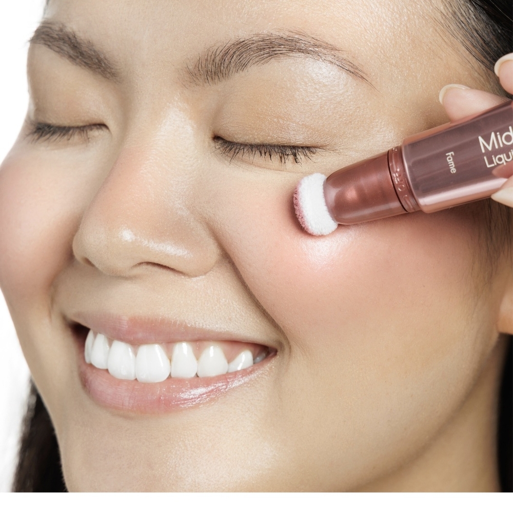 Farmasi Pink and Silver Blush - Picture 2 of 4